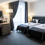 Jurajski Krysztal 酒店 4*